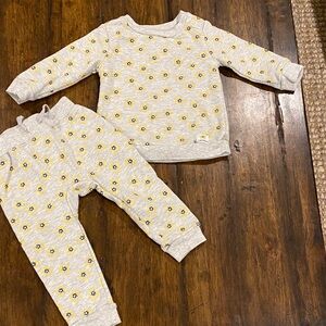 ⭐️ Starting Out Sweatshirt Set - Gray with Yellow Stars ⭐️